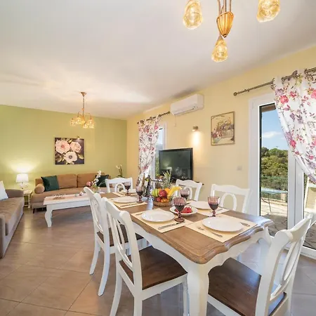 Superb With Private Pool Peaceful Location * Σάμη