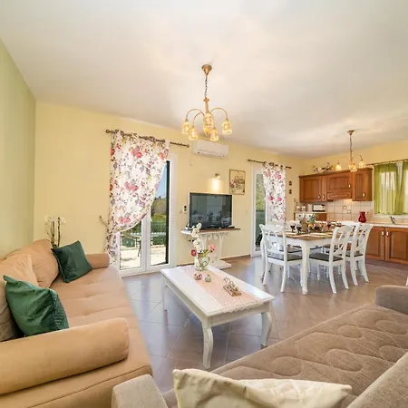 Βίλα Superb With Private Pool Peaceful Location