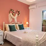 Villa Superb With Private Pool Peaceful Location